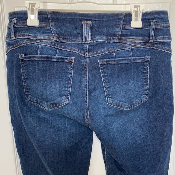 Enjean Almost New Capri Jeans - Picture 3 of 3